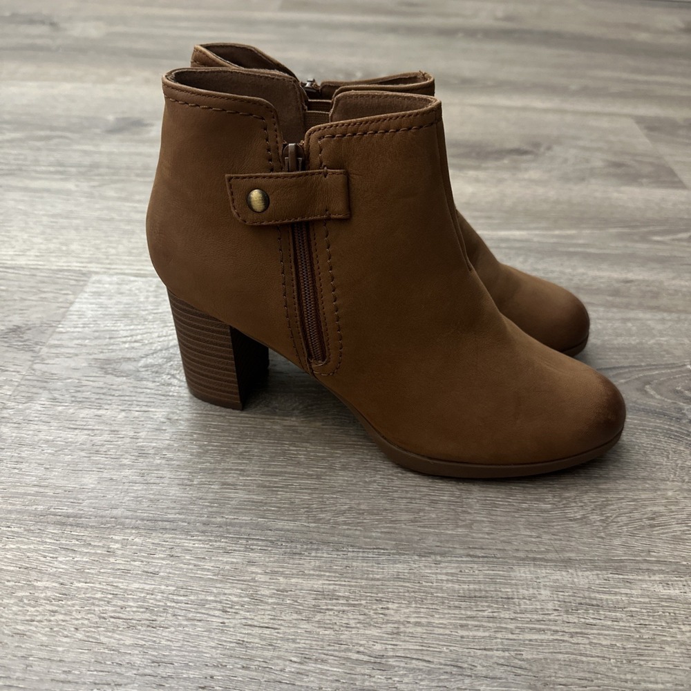 Clarks Collection Women's Brown Leather Bayla Glow Booties Shoes Size 9